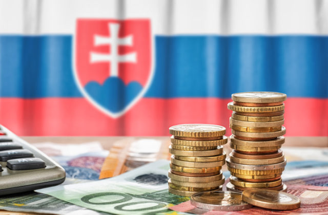 Slovenská ekonomika na začiatku roka výrazne vzrástla, priemysel je však naďalej v recesii