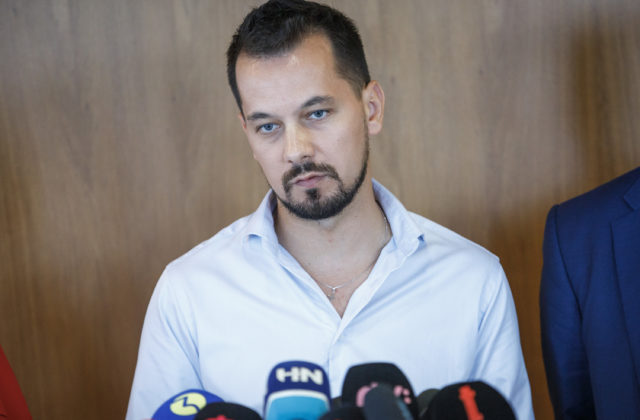 Šeliga vyzval Kažimíra, aby sa vzdal funkcie guvernéra NBS. Ide podľa neho aj o dobré meno centrálnej banky