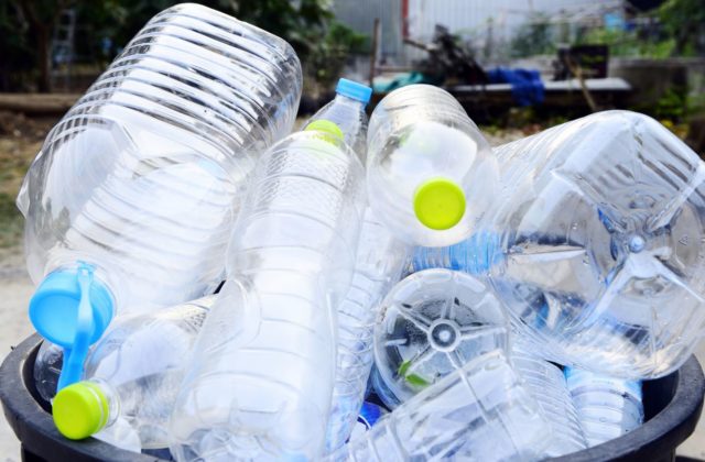 Tarabova novela zákona o zálohovaní jednorázových obalov na nápoje neprešla v parlamente do druhého čítania