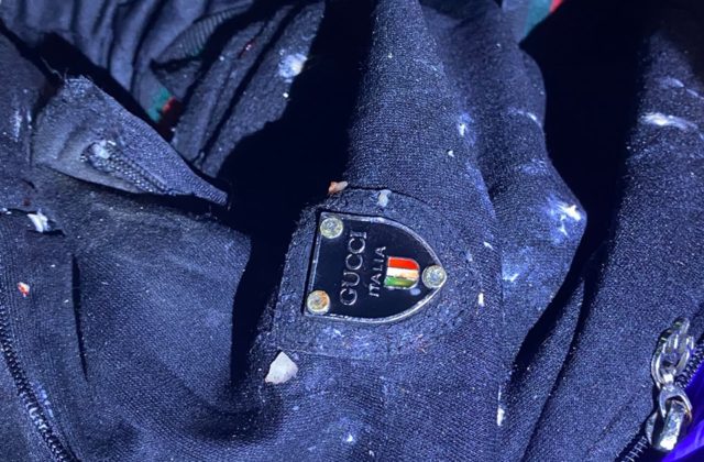 Chodec na R1 neprežil zrážku s autom, polícia zisťuje jeho totožnosť (foto)