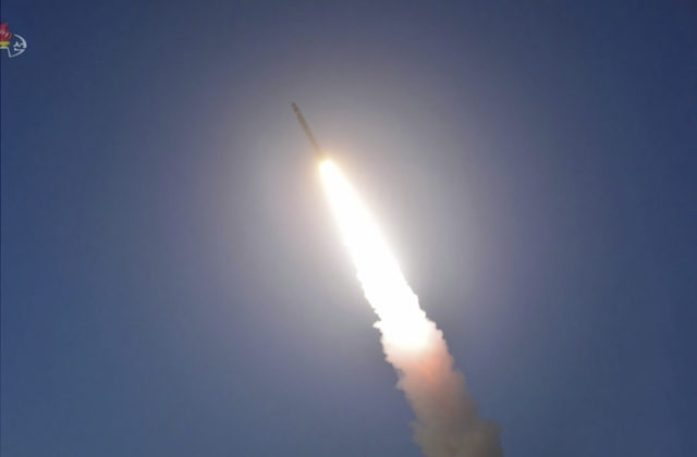 Severná Kórea odpálila ďalšie dve balistické rakety, Japonsko požiadalo o mimoriadne zasadnutie OSN