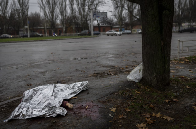 Rusi bombardovali Chersonskú oblasť, traja civilisti zahynuli a ďalší sú zranení