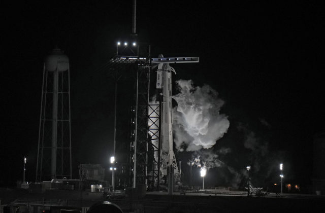 Štart rakety SpaceX pre technické problémy na poslednú chvíľu zrušili (foto+video)