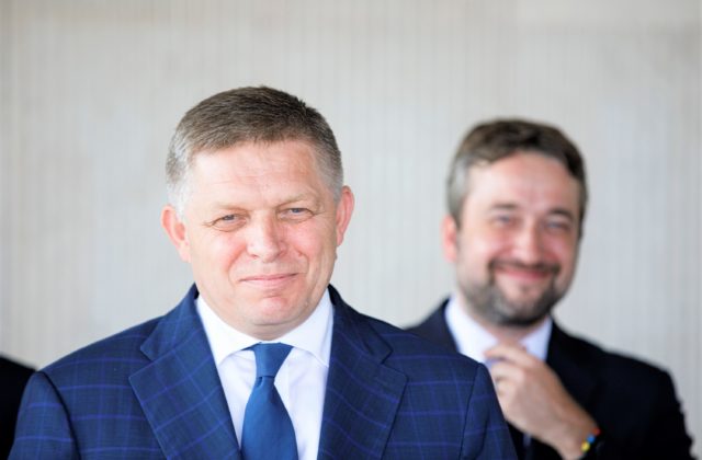 Slováci najviac dôverujú vedcom a univerzitám, politické strany aj vláda sú na konci rebríčka