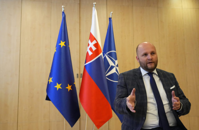 Minister Naď prijal veľvyslanca Kastrana, diskutovali o darovanej technike a ďalších možnostiach pomoci Ukrajine