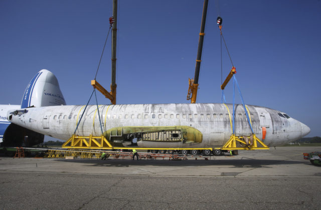 Lietadlo sa prepadlo o asi 305 metrov a evidujú aj zranených. Let spoločnosti Lufthansa museli odkloniť (video)