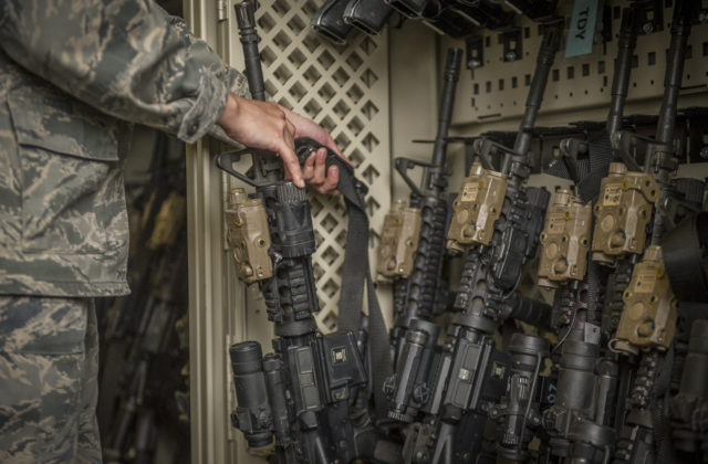 Francúzsko chce pomôcť Ukrajine pri výrobe zbraní