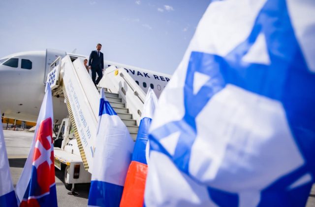 Heger odcestoval so skupinou vedcov na návštevu Izraela, počas ktorej navštívi aj pamätník obetiam holokaustu Jad Vašem