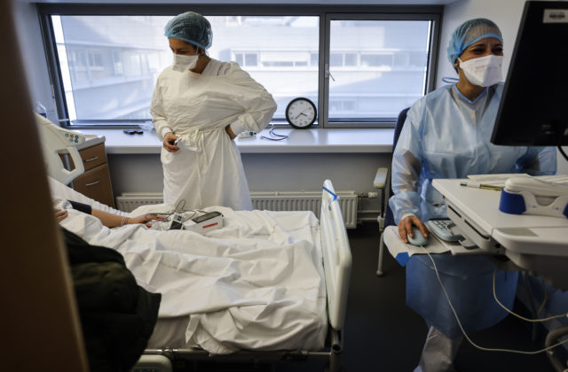 Prokurátor začal trestné stíhanie v súvislosti s pandémiou COVID-19. Zomierali ľudia zbytočne?