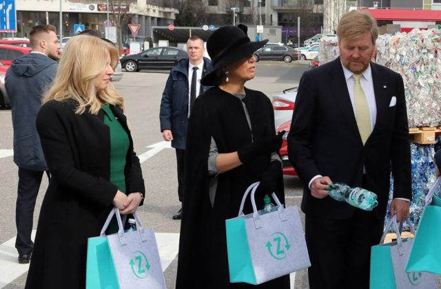 Slovensko je inšpiráciou pre Holandsko, Čaputová predstavila kráľovskému páru zálohovanie PET fliaš a plechoviek (foto)