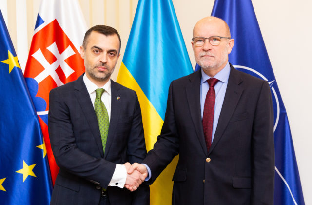 Káčer: Slovensko chce konkrétnymi krokmi podporiť mierovú iniciatívu prezidenta Zelenského