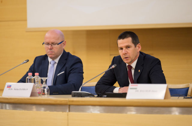 NAKA vyšetruje predražené nákupy vo Vojenskom spravodajstve, podľa Hamrana zaistila dokumenty s utajenými skutočnosťami