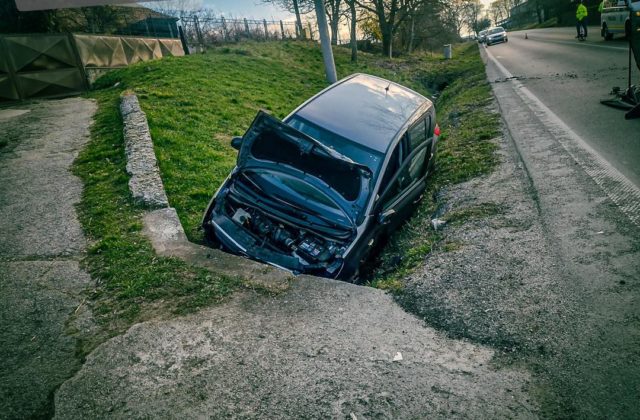 Vodička neprežila náraz do betónového mostíka, mala 72 rokov (foto)