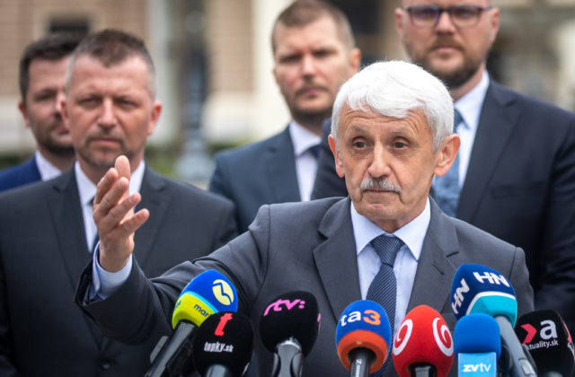 Slovensko potrebuje podľa Dzurindu tri P, strane Modrí sa už podarilo vyzbierať polovicu podpisov (video)