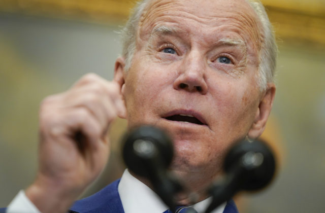 Biden po tornádach vyhlásil núdzový stav, počet mŕtvych stúpol na najmenej 26 ľudí