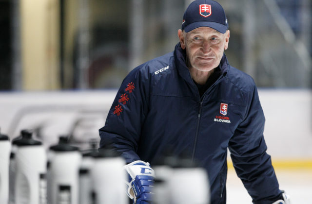 Ramsay má v neoficiálnom kempe národného tímu k dispozícii 20 hráčov, teší sa hlavne z príchodu Kudrnu