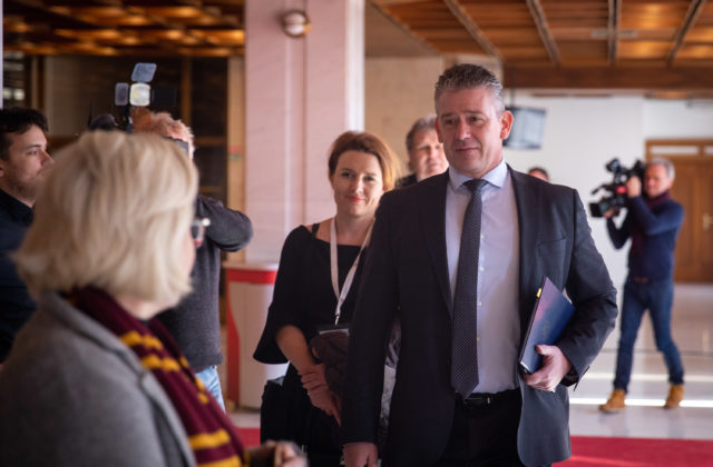 Mikulec v otázke bezpečnostnej previerky trvá na svojom, argumentáciu NBÚ označil za vágnu