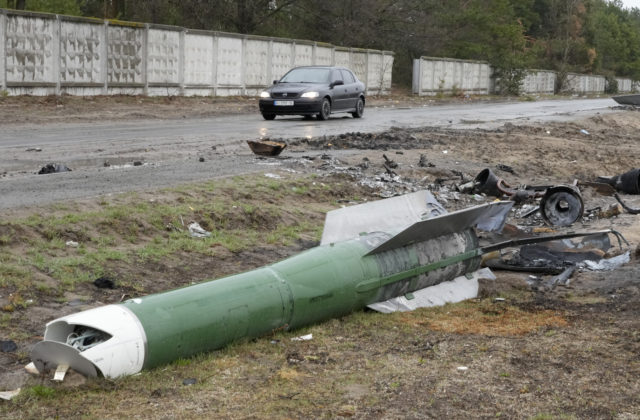 Okupanti nad Krymom údajne zostrelili raketu z Ukrajiny, výbuchy však nesprevádzal žiadny dym