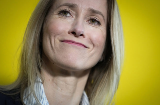 Strana premiérky Kallasovej sa dohodla na vytvorení novej vlády s ďalšími dvomi zoskupeniami