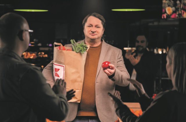 V popradských predajniach dnes Kaufland vymenil sladkosti za jablká