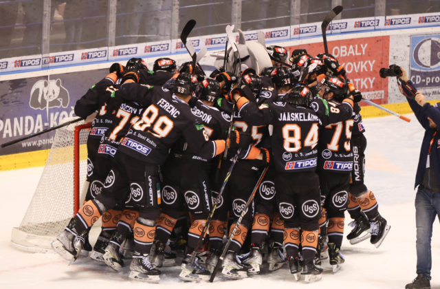 Košice v prvom finále Tipos extraligy zdolali Zvolen, brankár Riečický sa blysol 35 zákrokmi (video)