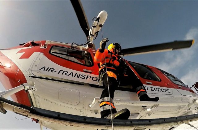 Muž spadol zo skaly v Manínskej tiesňave, zasahoval vrtuľník
