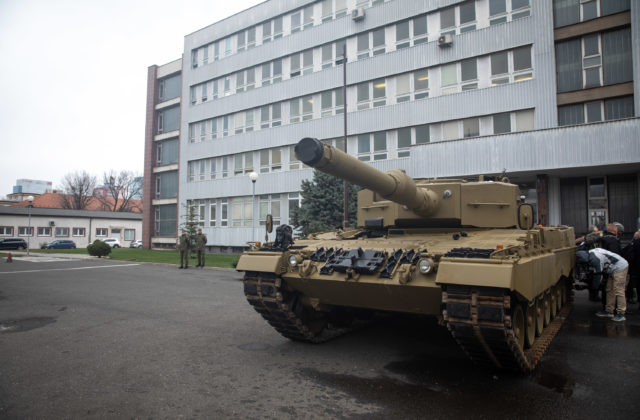 Ozbrojené sily si od Nemecka prevzali druhý tank Leopard 2A4