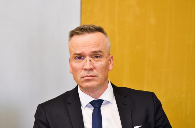 Podľa Klimeka v súčasnosti nie je dostatok poslancov na prijímanie zásadných konsolidačných opatrení 