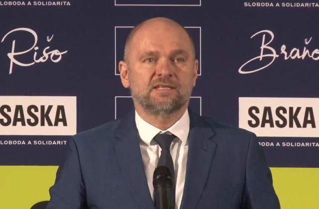 Fico rozoštváva spoločnosť a tliacha krčmové reči, tvrdí SaS a vyzýva na súboj volebných programov (video)