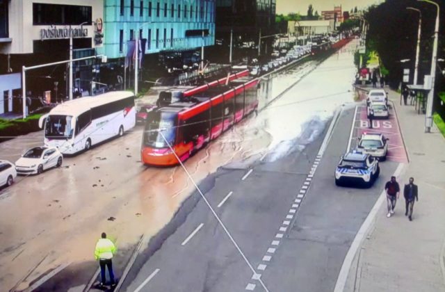 Príčinu havárie na vodovodnom potrubí v Bratislave naďalej vyšetrujú, zrejme zlyhalo prepojenie