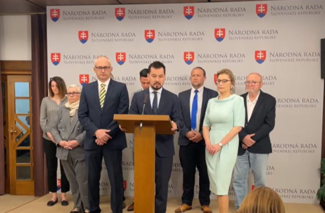 Hegerovi Demokrati nechcú rozhadzovať 500 eur sem a 500 eur tam, štátna kasa vraj nie je pokladnička (video)