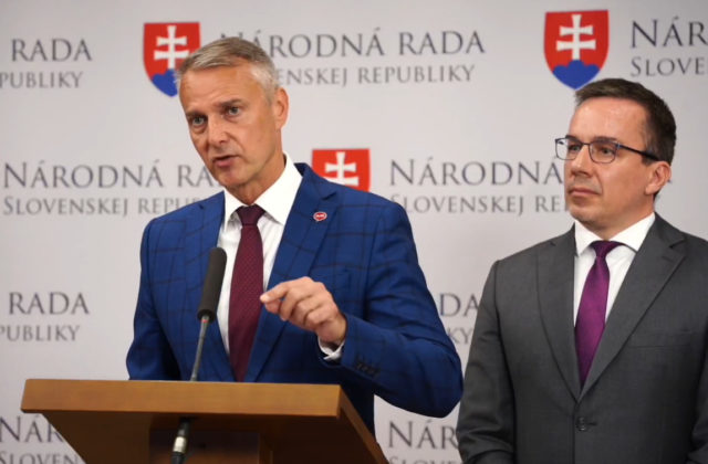 Raši: Z SaS sa stáva „Saska“ a tvári sa, ako keby tri roky nebola súčasťou vlády (video)
