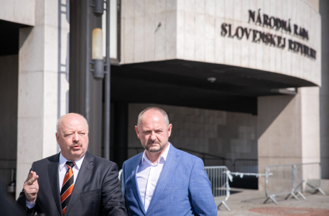 Simon: Nechceme byť súčasťou chaosu, za ktorý môže aj Heger (video)