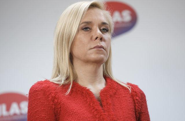 Budova v Rači je administratívna a nemôže sa využívať na ubytovanie policajtov, tvrdí Saková (video)