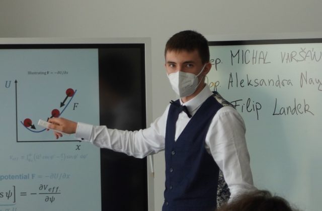 Študent gymnázia skladá v detskej izbe najväčší laser v Európe. Od splnenia sna v USA ho delia financie