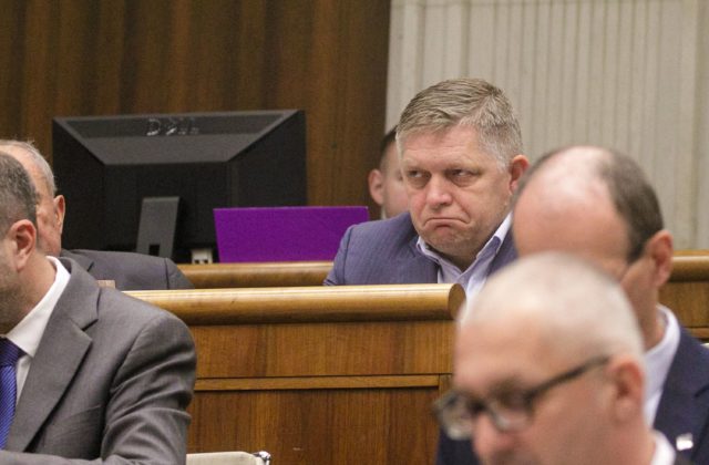 Smer chce presadiť skorší termín predčasných volieb, mimoriadna schôdza má byť vo štvrtok