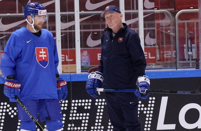 Slováci majú za sebou prvý tréning v Rige, ľad nie je najlepší a podľa Okuliara musia popracovať aj na streľbe (video+foto)