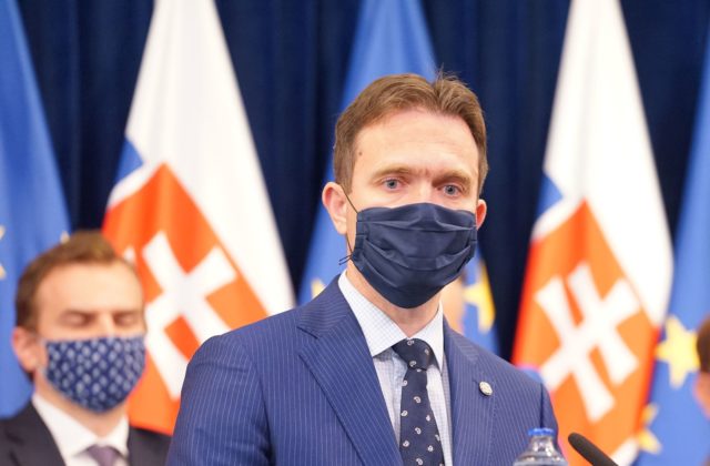 Úradnícka vláda bude podľa politológa plniť jedinú kľúčovú úlohu a jedno meno ministra je prekvapením