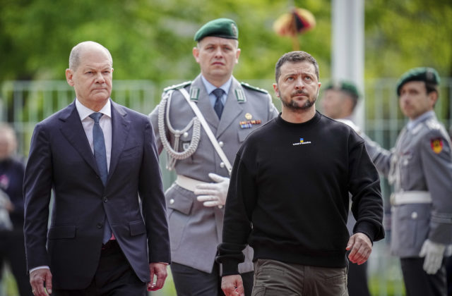 Nemecko posiela Ukrajine ďalší balík vojenskej pomoci, súčasťou je aj 24 obrnených transportérov