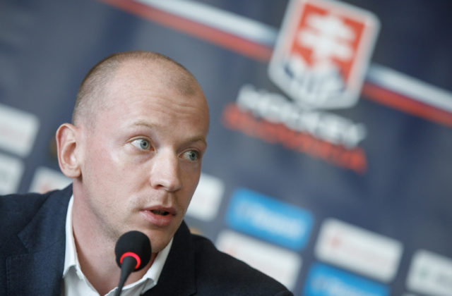 Extraliga by pokračovala aj bez klubov PHL, tie môžu na účasť v novej lige tvrdo doplatiť. Situáciu komentovala aj IIHF