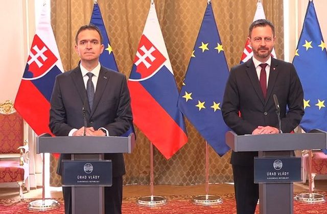 Ódor si prevzal úrad vlády od Hegera, štafetu preberá v neľahkom období (video)