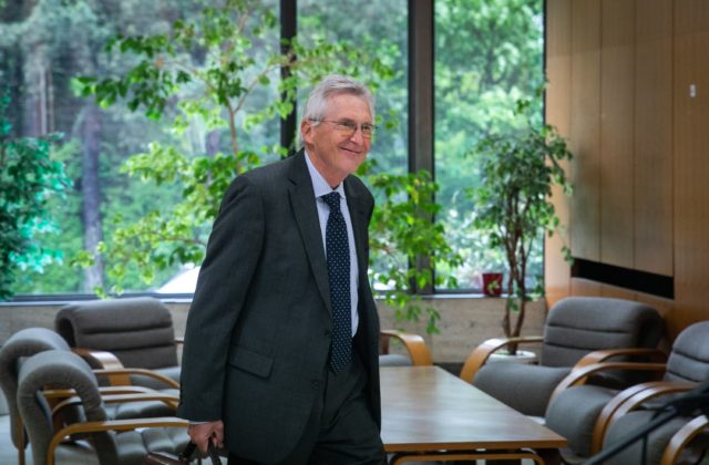 Šimko z hrušky dole, teší sa OĽaNO a podľa Remišovej treba vymeniť aj šéfa SIS