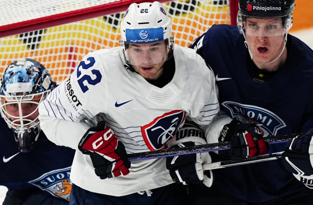 MS v hokeji boli v stredu bez prekvapení, obhajcovia zlata sa na tri body poriadne nadreli