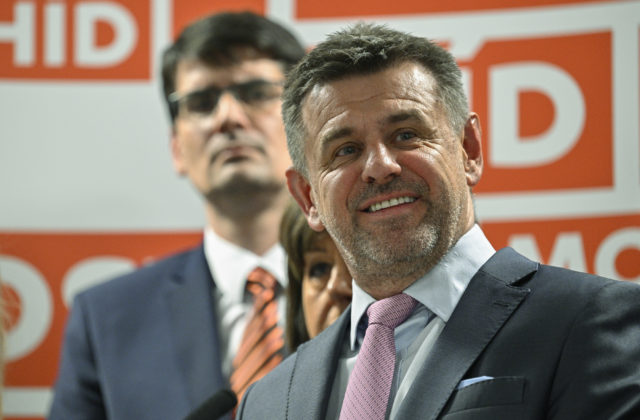 Most-Híd 2023 sa dohodla na volebnej spolupráci s Dzurindom, osloviť chcú aj Demokratov