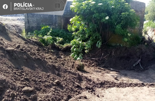 Pri výkopových prácach v Petržalke našli muníciu, zdravotné stredisko museli evakuovať (foto)