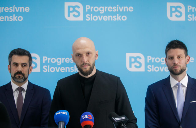 Manželstvá pre všetkých, príspevok na bývanie či sociálne štipendiá. PS predstavilo návrhy, aby mladí ľudia neodchádzali