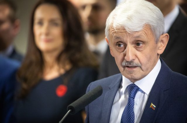 Poradili sme si s Mečiarom, poradíme si aj s Ficom, vraví Dzurinda a Hegera neodpísal