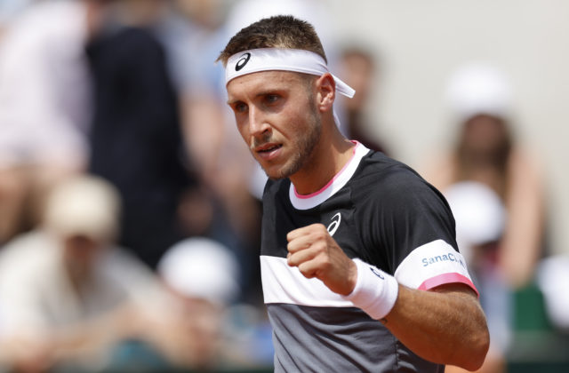 Molčan na Roland Garros postúpil do 2. kola, s domácim Gastonom nestratil ani set