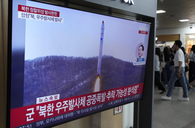 KĽDR sa pokúsila vyslať na orbitu prvý špionážny satelit, Juhokórejčania a Japonci mali ísť do úkrytov (foto)