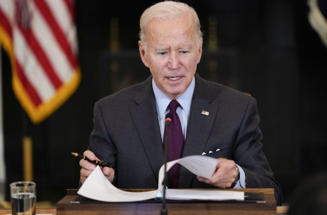 Biden podpisom ukončil drámu, ktorá znervózňovala finančné trhy v USA aj v zahraničí